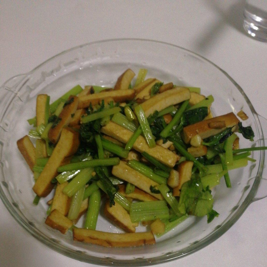 素菜：芹菜炒豆腐干