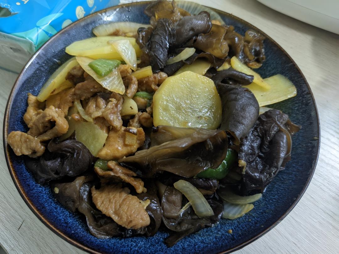 超下饭的木耳炒肉