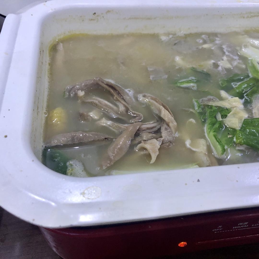 【猪肚鸡火锅】