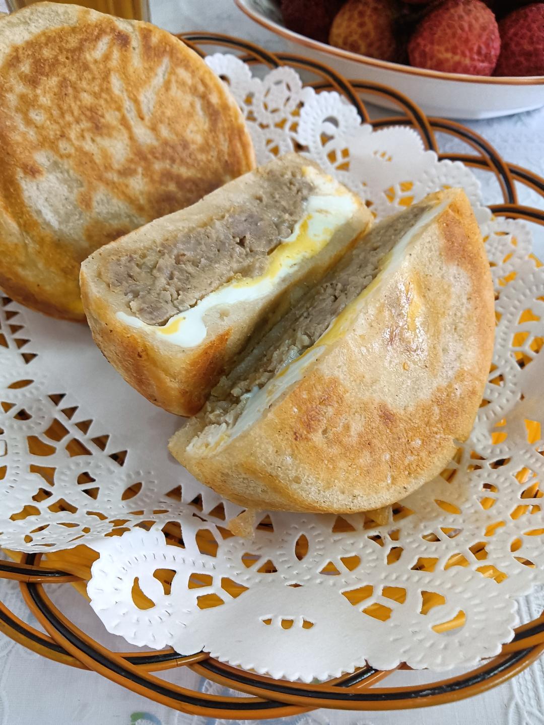 是「肉蛋堡」呀，超越早餐摊👍👍👍