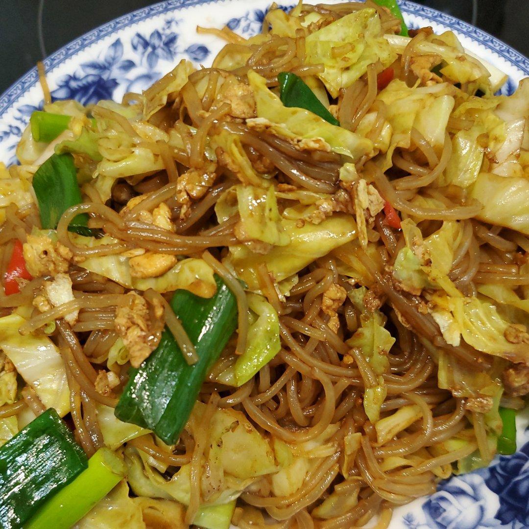 包心菜炒红薯粉丝