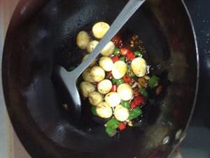 双椒茄汁鹌鹑蛋的做法 步骤4