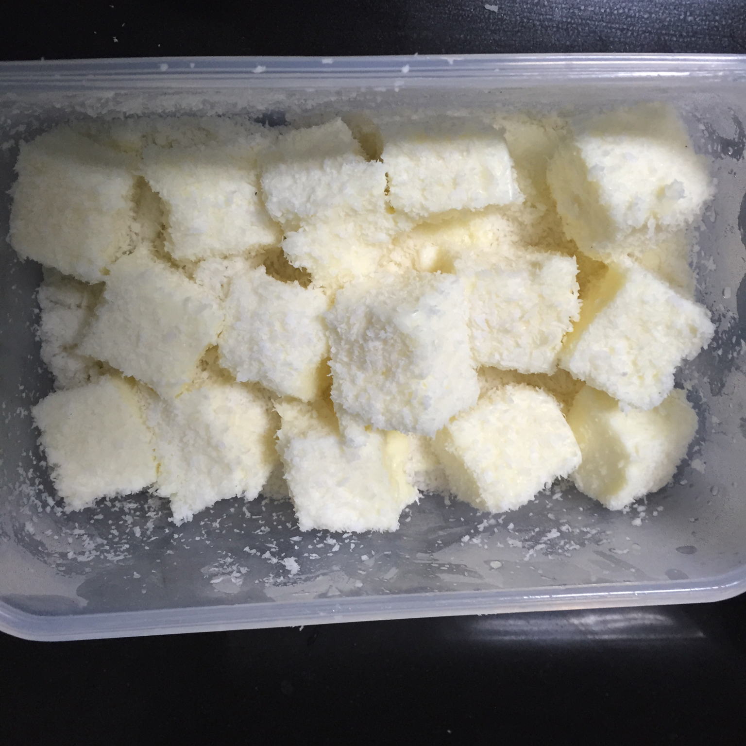 完胜85度C牛奶椰丝小方
