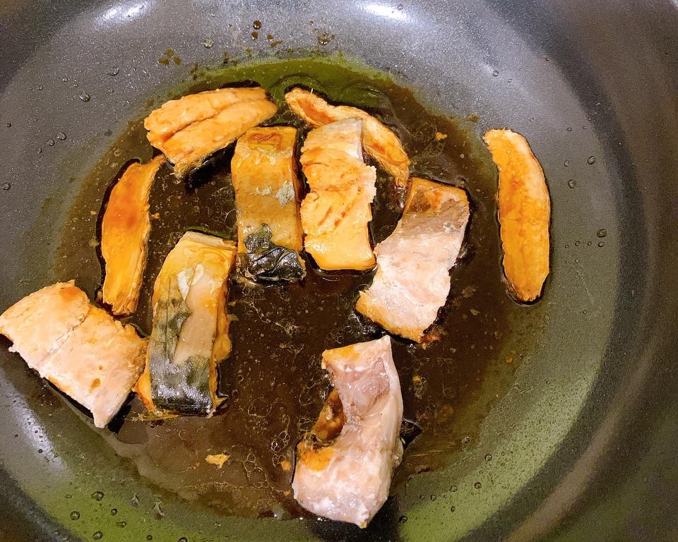 咸鱼豆腐煲🐟豆腐新吃法的做法 步骤2