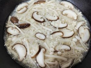 鲜🉐很菌菇豆腐汤  太太乐鲜鸡汁芝麻香油的做法 步骤6