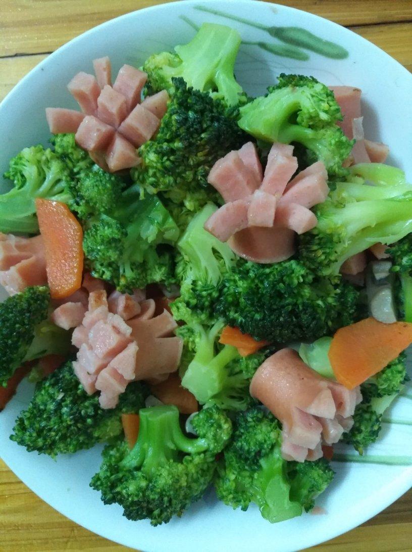 蒜香西兰花炒脆皮肠