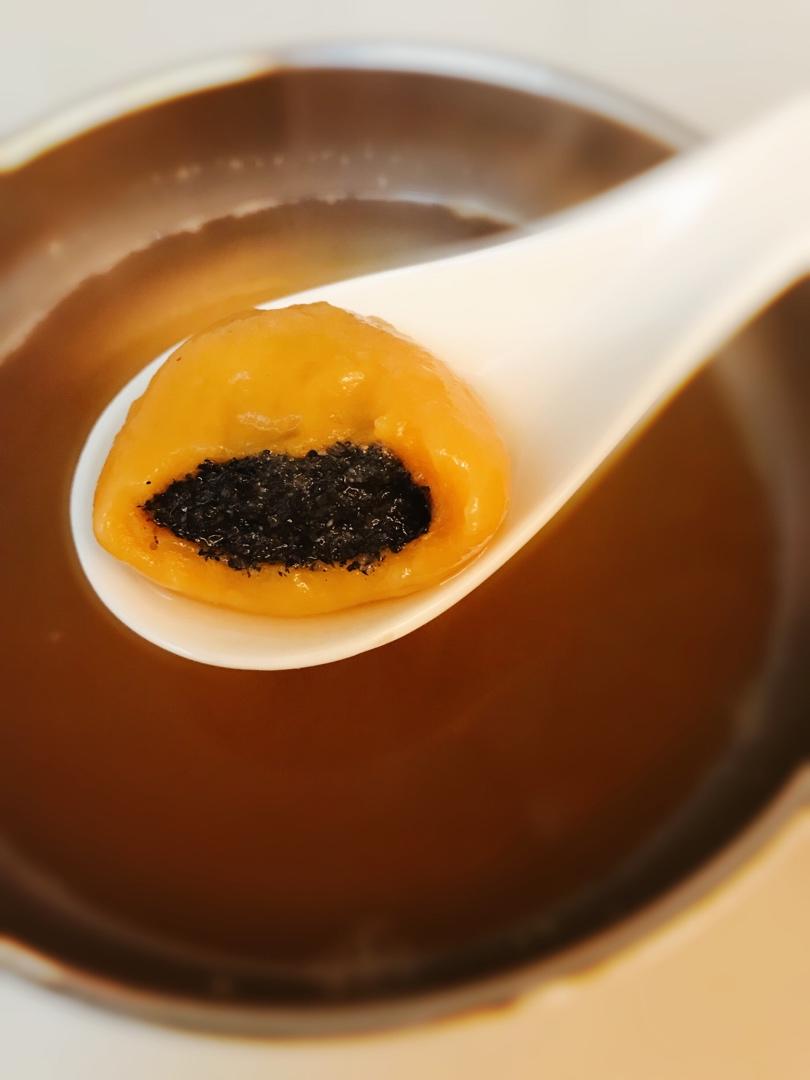 南瓜汤圆（黑芝麻馅）