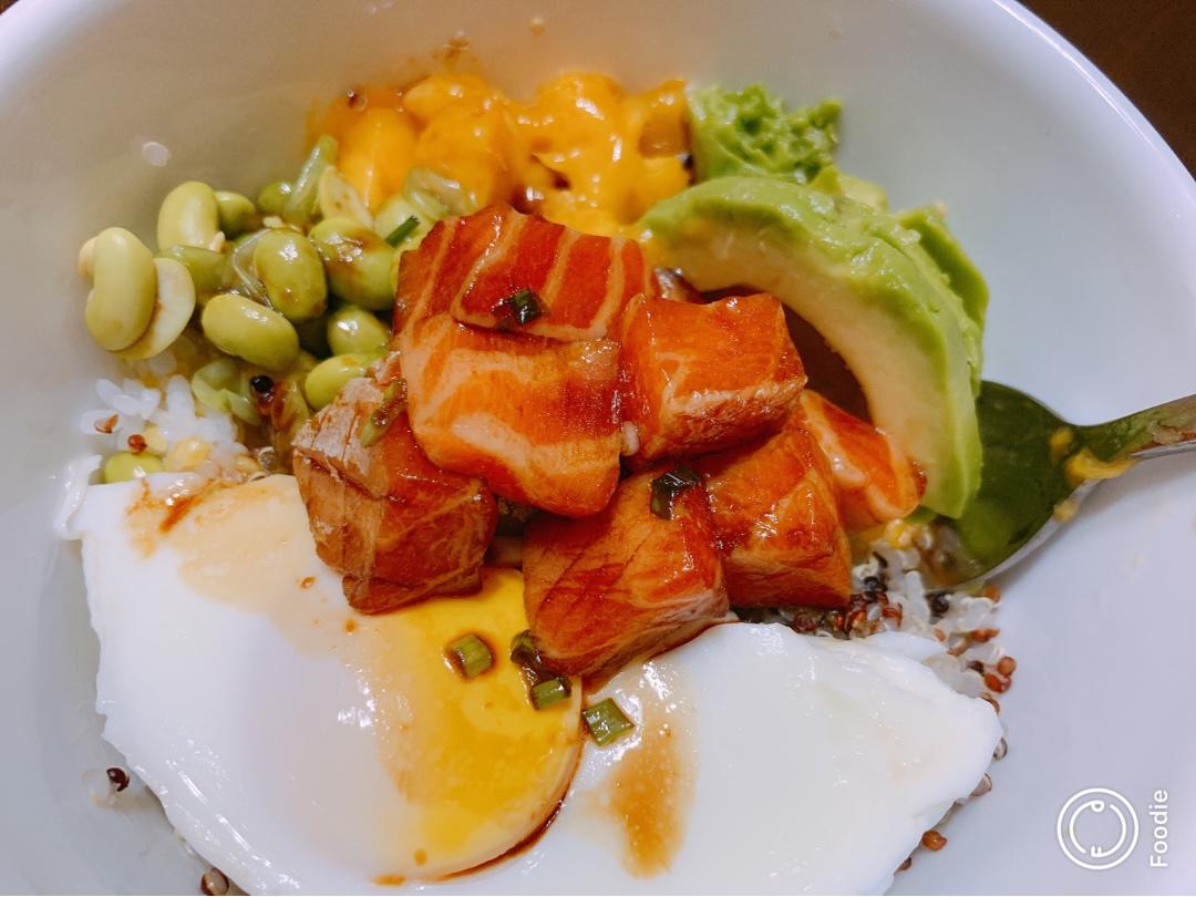 简单调味的健康poke bowl（波奇碗）/夏威夷鱼生饭