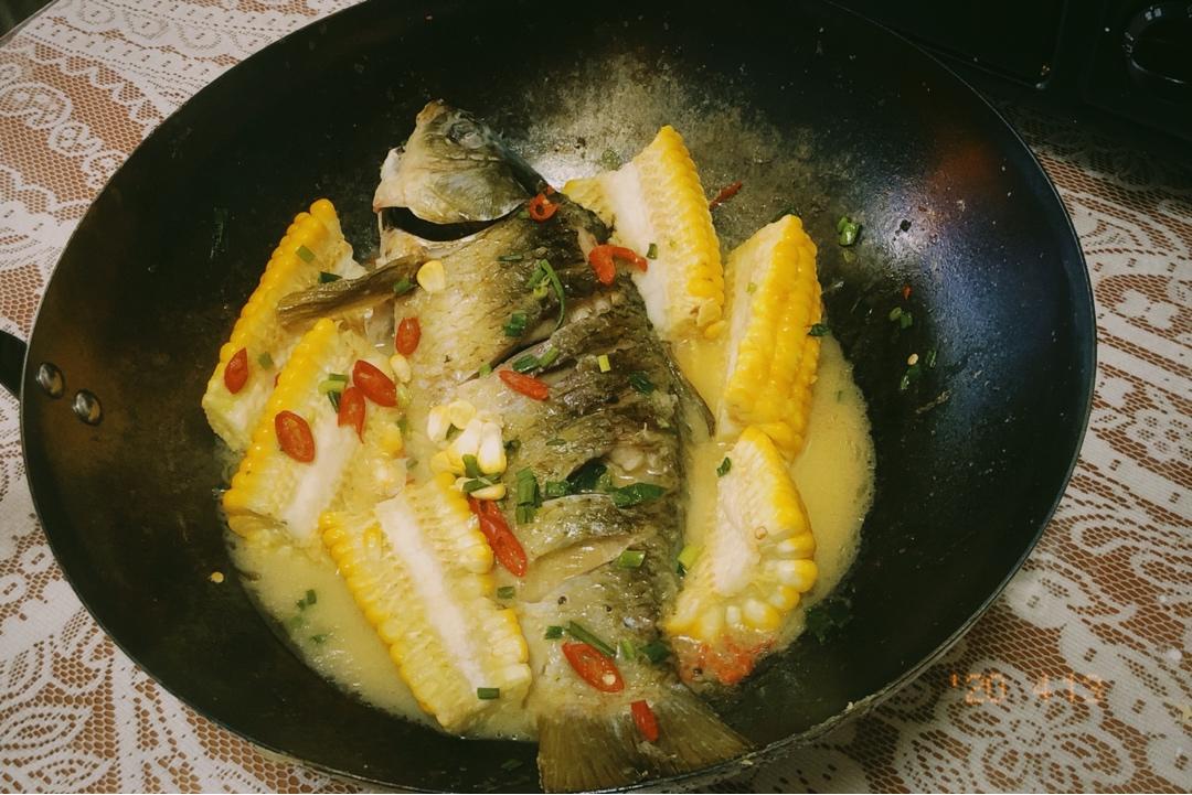 玉米鲫鱼汤