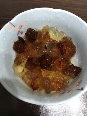 桃胶银耳枸杞百合甜汤的做法 步骤2