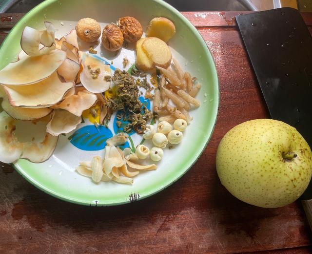 雪梨海底椰石斛排骨汤的做法