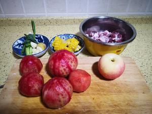 番茄苹果玉米牛肉汤的做法 步骤1