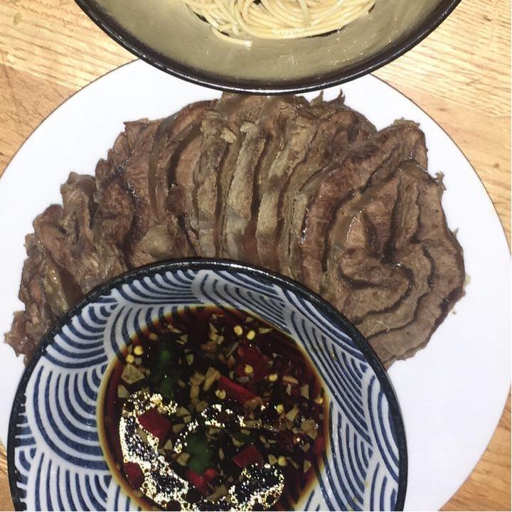 高压锅版白切牛肉（附超级香的蘸酱做法）