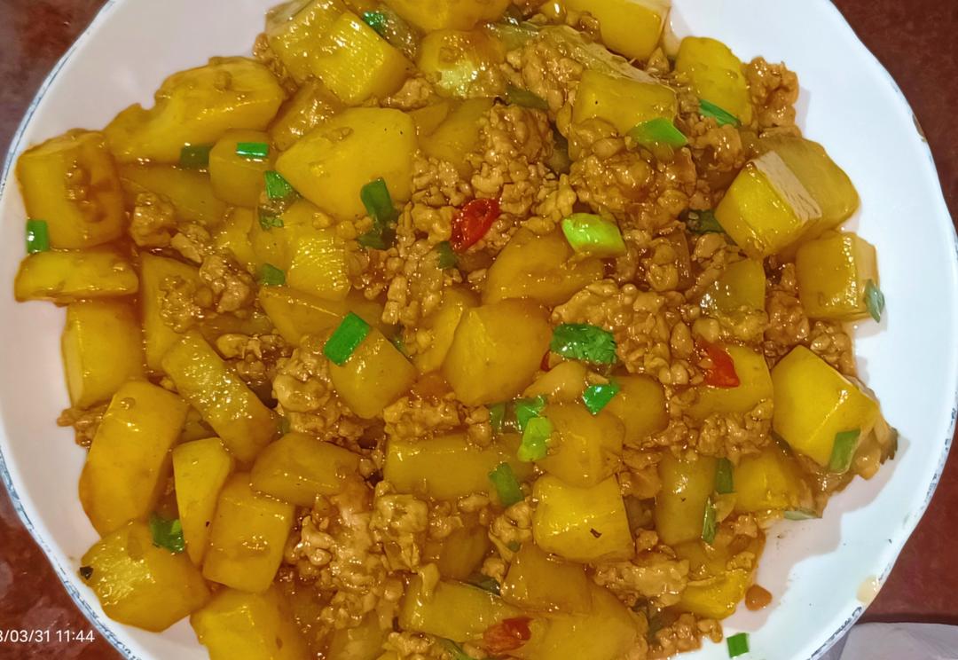 超级下饭的肉沫炒土豆！