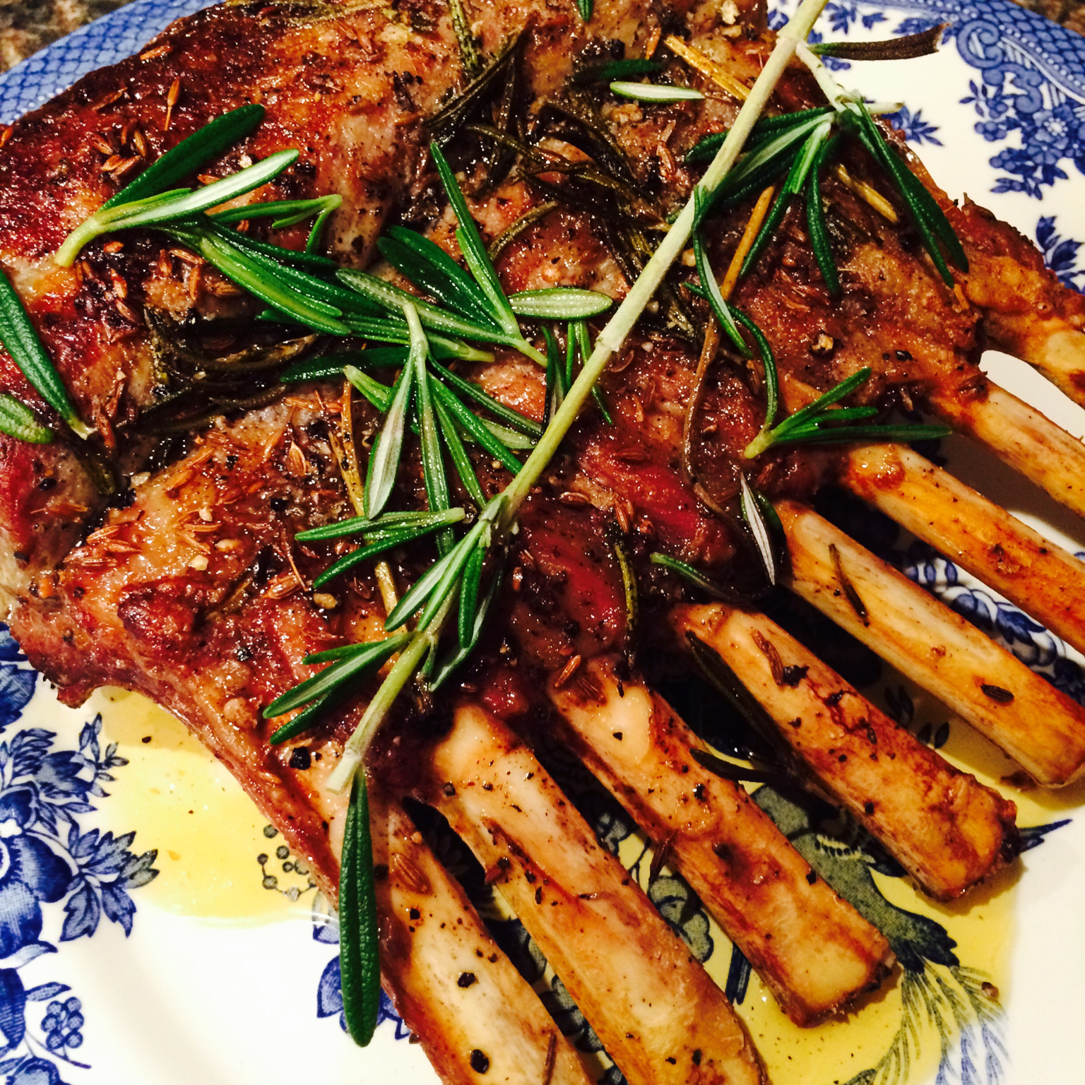 嫩烤羊排配土豆