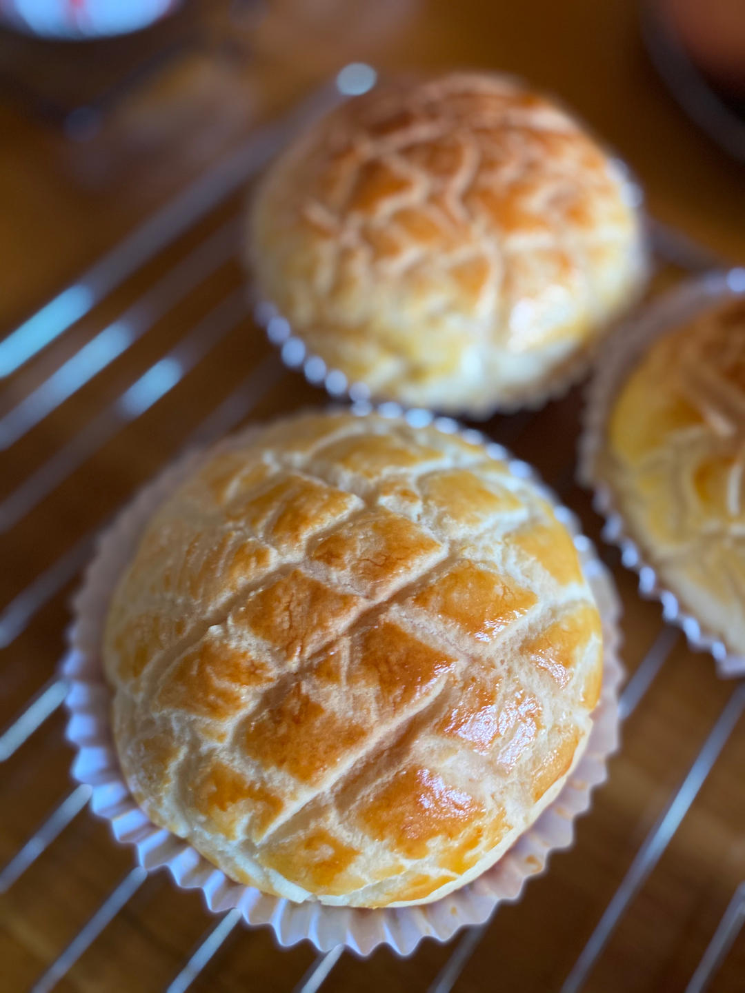 好吃到炸裂的港式菠萝包（附带制作酥皮的小视频）