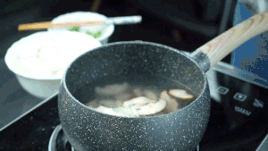 可以鲜上天的鱼丸汤的做法 步骤3