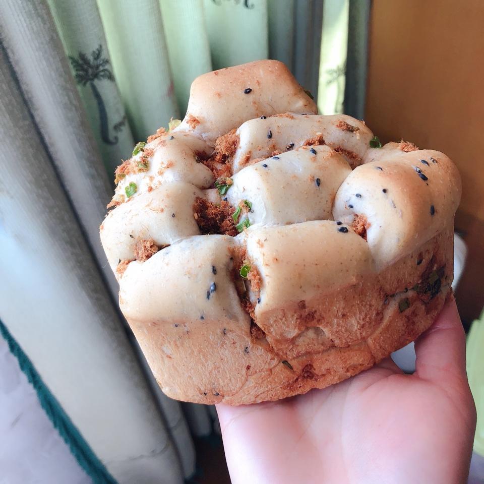 香葱肉松手撕面包