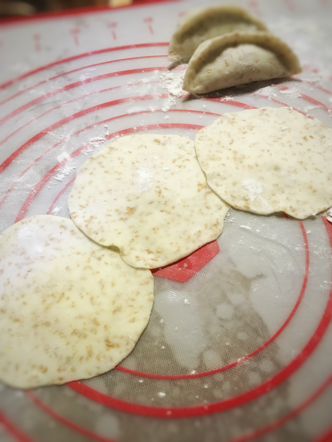 自制全麦饺子皮（口感Q润）的做法 步骤2