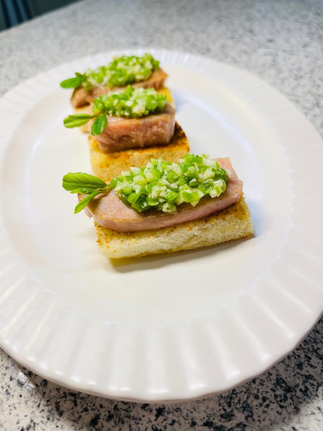 青椒酱吞拿鱼面包片