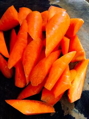 儿童菜-香浓排骨焖胡萝卜的做法 步骤3