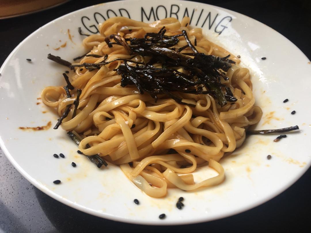 10分钟搞定的一碗葱油拌面