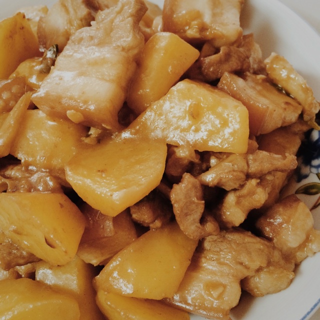 红烧五花肉闷土豆