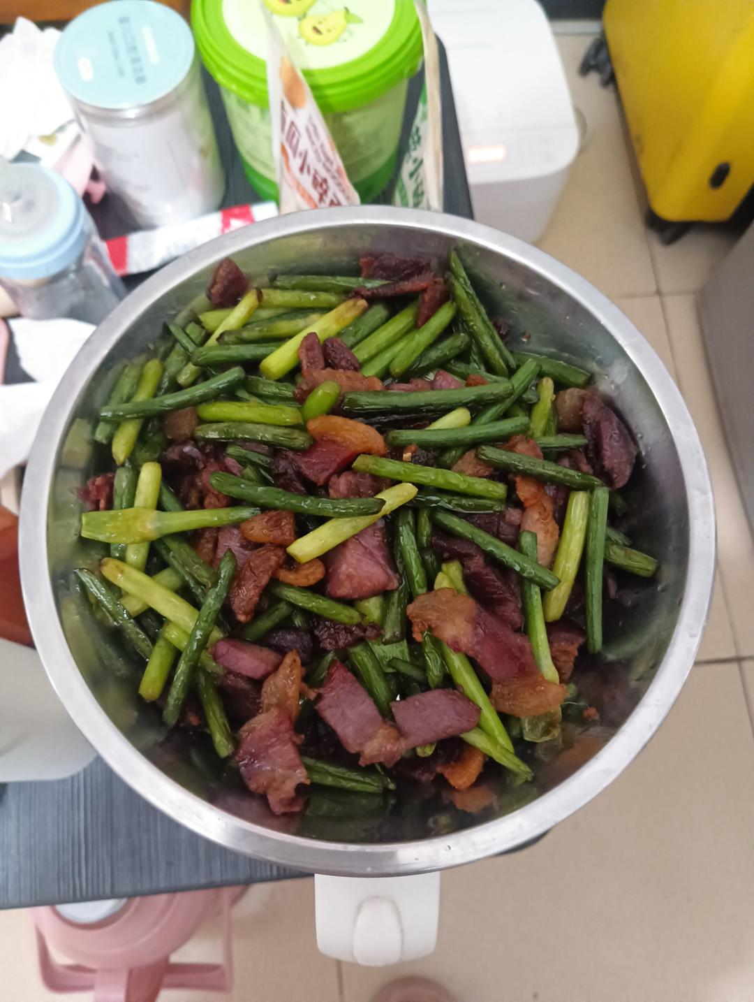 简单易做的下饭菜－蒜苔炒肉