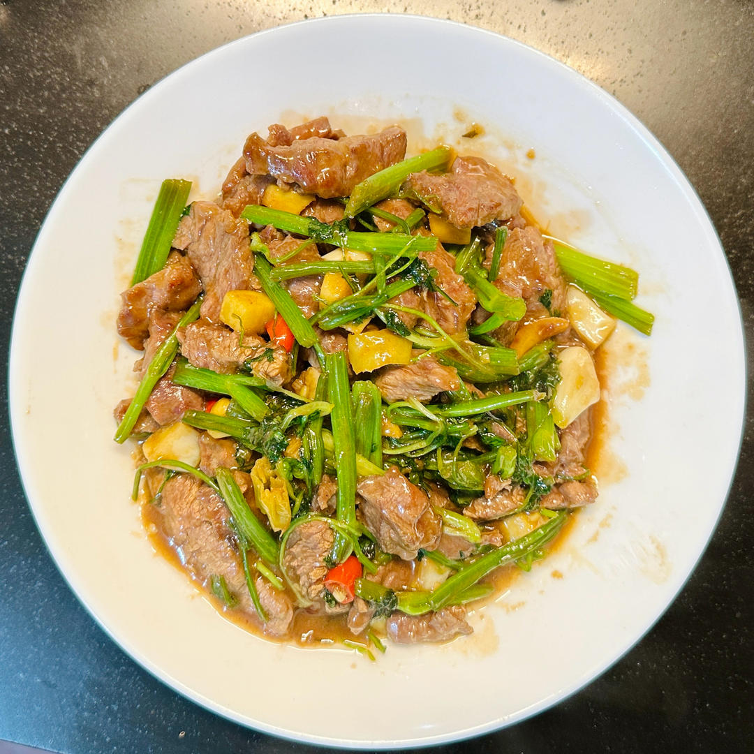 小炒黄牛肉，肉嫩味香！太好吃了简直是米饭杀手！