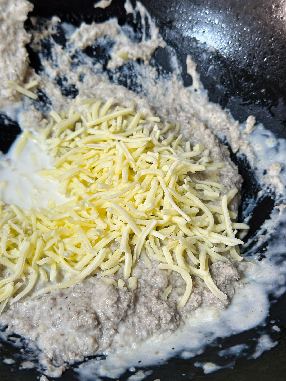 西堤餐前蘸面包的奶油蘑菇酱