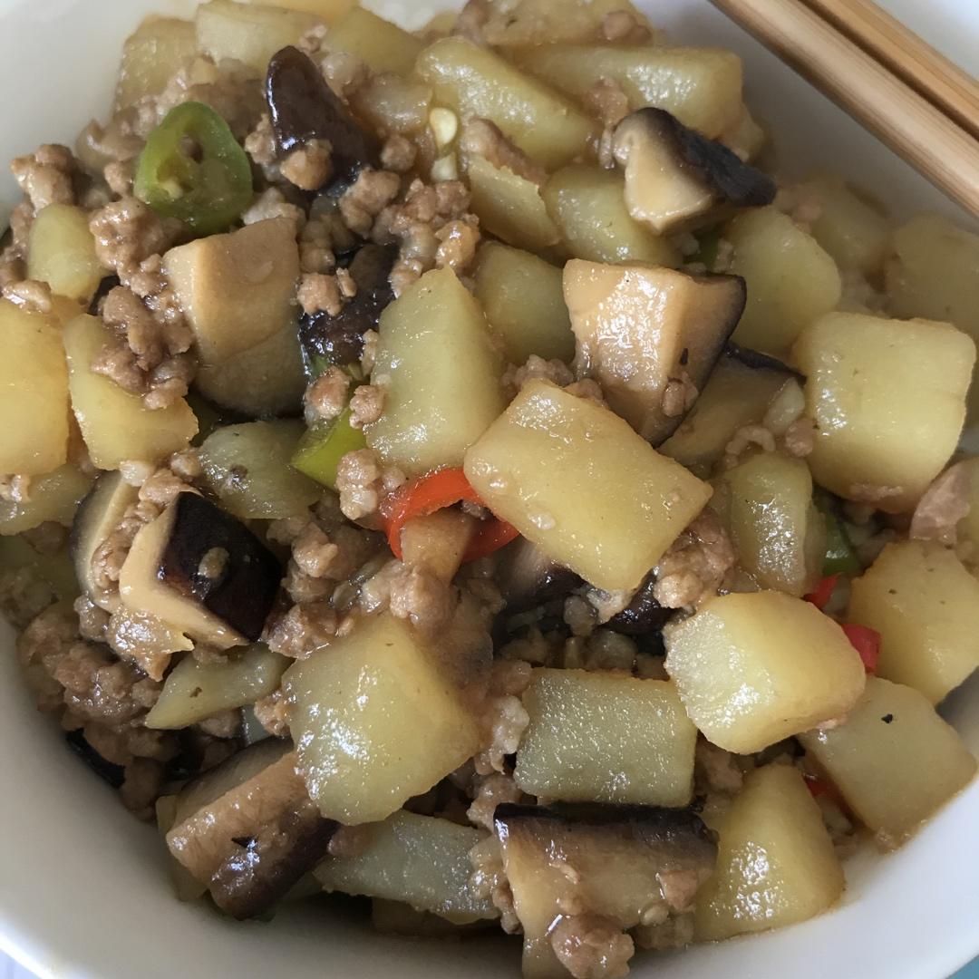 香菇土豆肉末饭