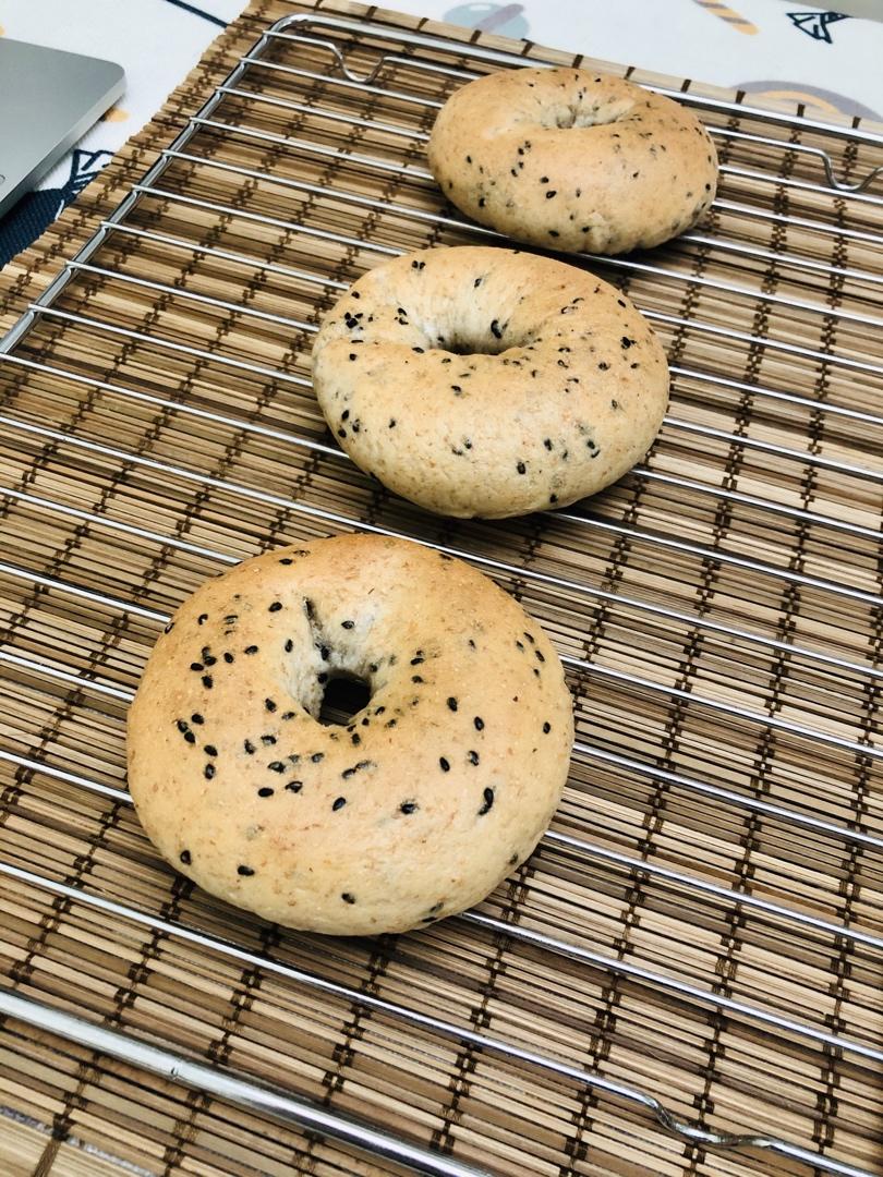 黑芝麻全麦贝果
