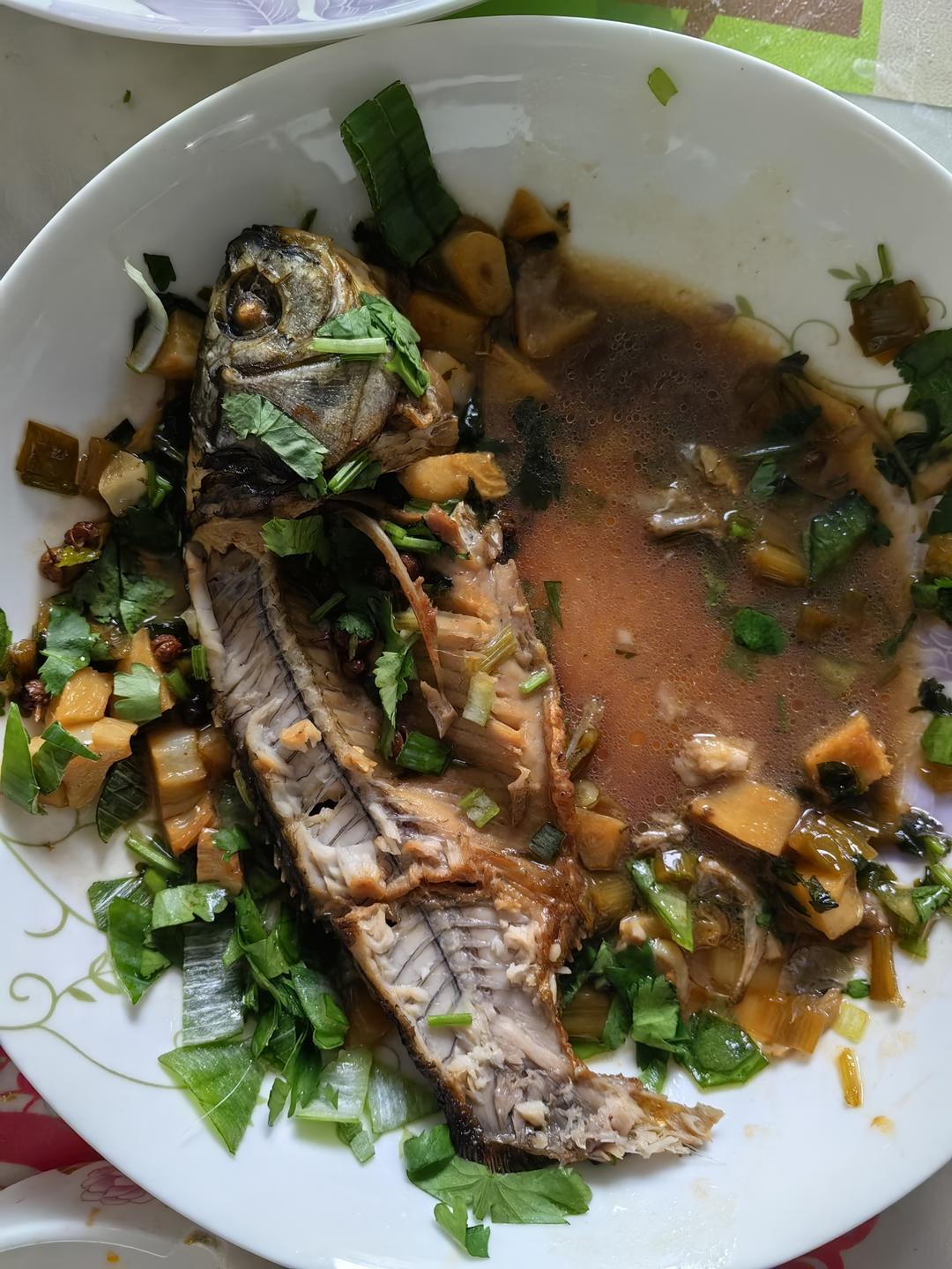 你知道为什么饭店做的红烧鲫鱼那么好吃吗，其实做法非常简单，在家就可以轻松搞定