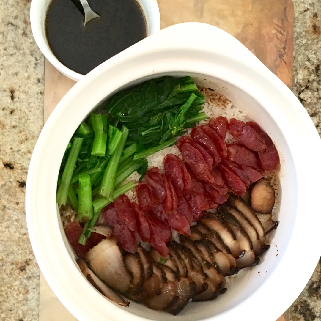广式腊味煲仔饭