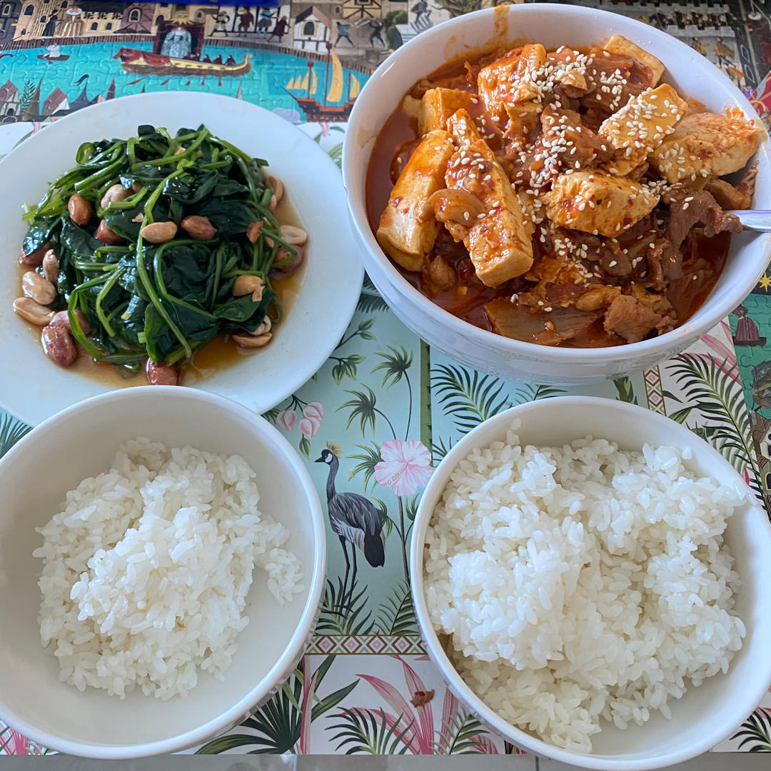 猪肉泡菜盖饭