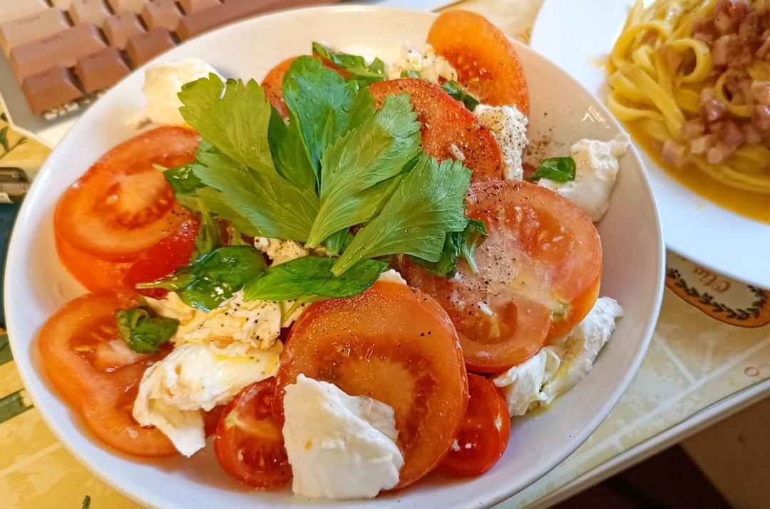 卡普里风味沙拉insalata caprese/水牛芝士沙拉（布拉塔burrata可做）