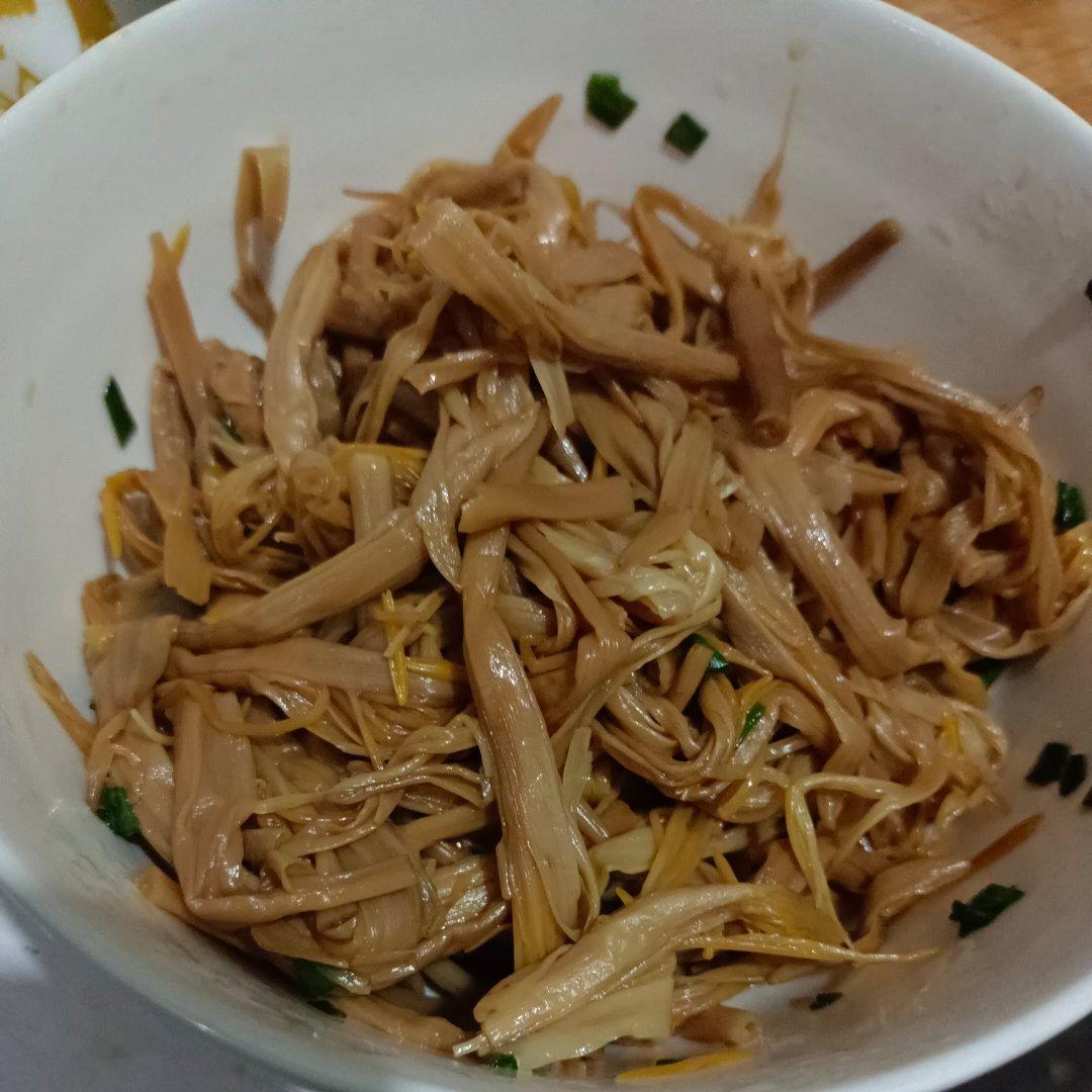 凉拌黄花菜