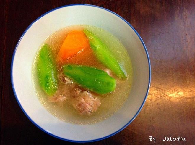 胡萝卜丝瓜排骨汤的做法