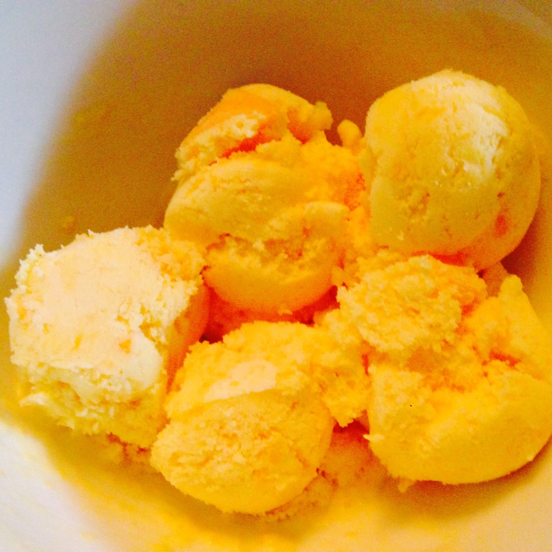 莜家小点做的小清新的黄桃酸奶冰淇淋(无蛋黄版)