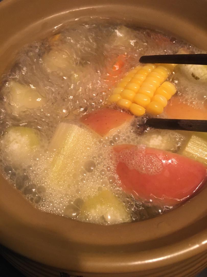 春季养生汤～清火润肺，雪莲果玉米排骨汤