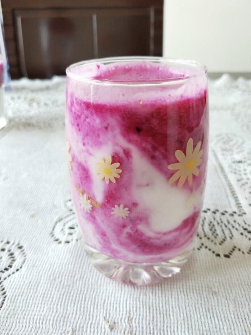 louisaazhang做的酸酪火龙果(分奶昔和沙冰版)