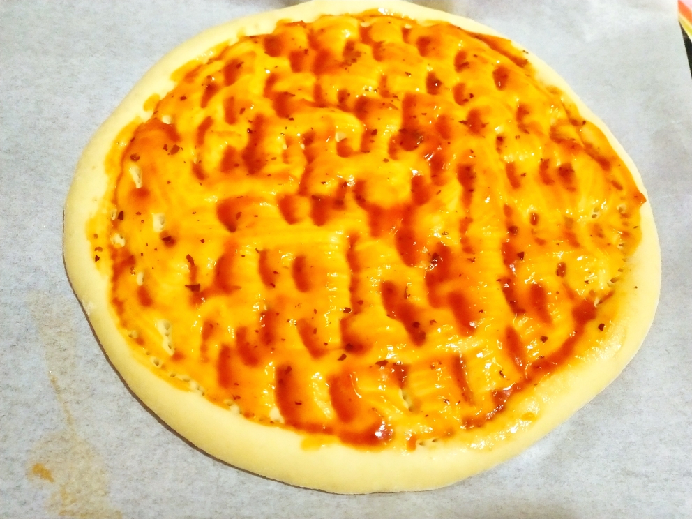 含宣软饼皮做法、自己在家也能做出馅料十足、超拉丝的美味诱人披萨的做法 步骤10