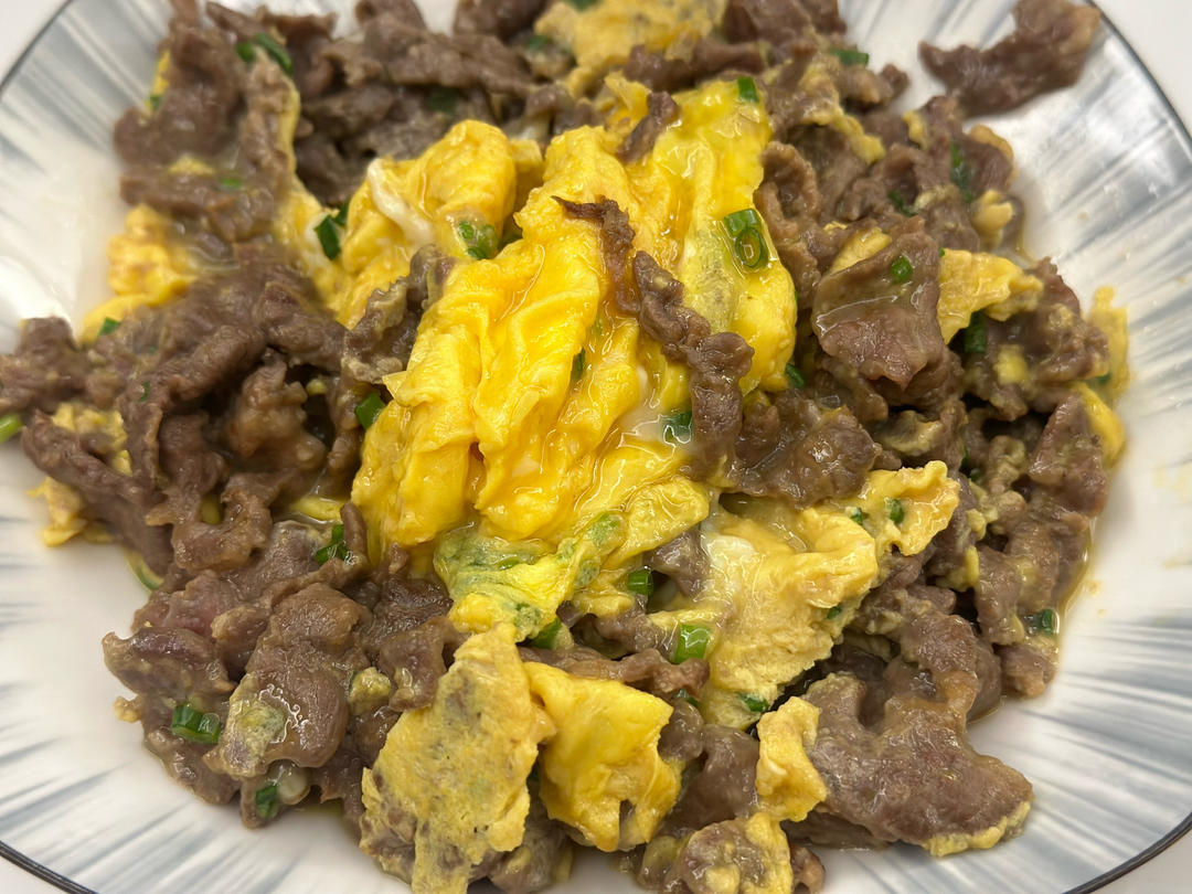 滑蛋牛肉，牛肉滑嫩，鸡蛋松软