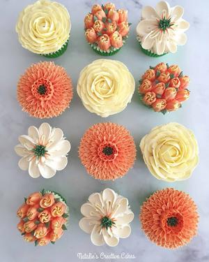 多色系cupcake挤花的做法 步骤7