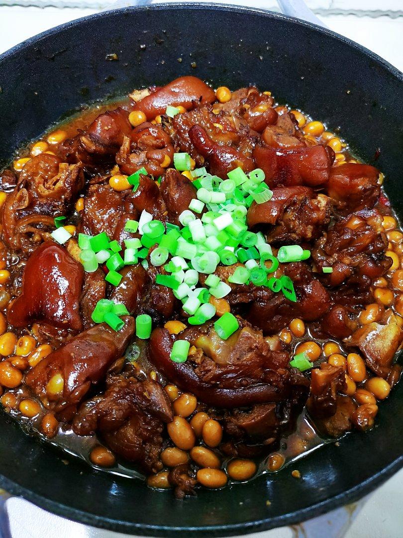 流口水的黄豆炖猪蹄