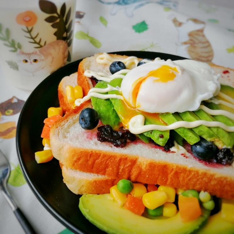 水波蛋牛油果三明治的做法