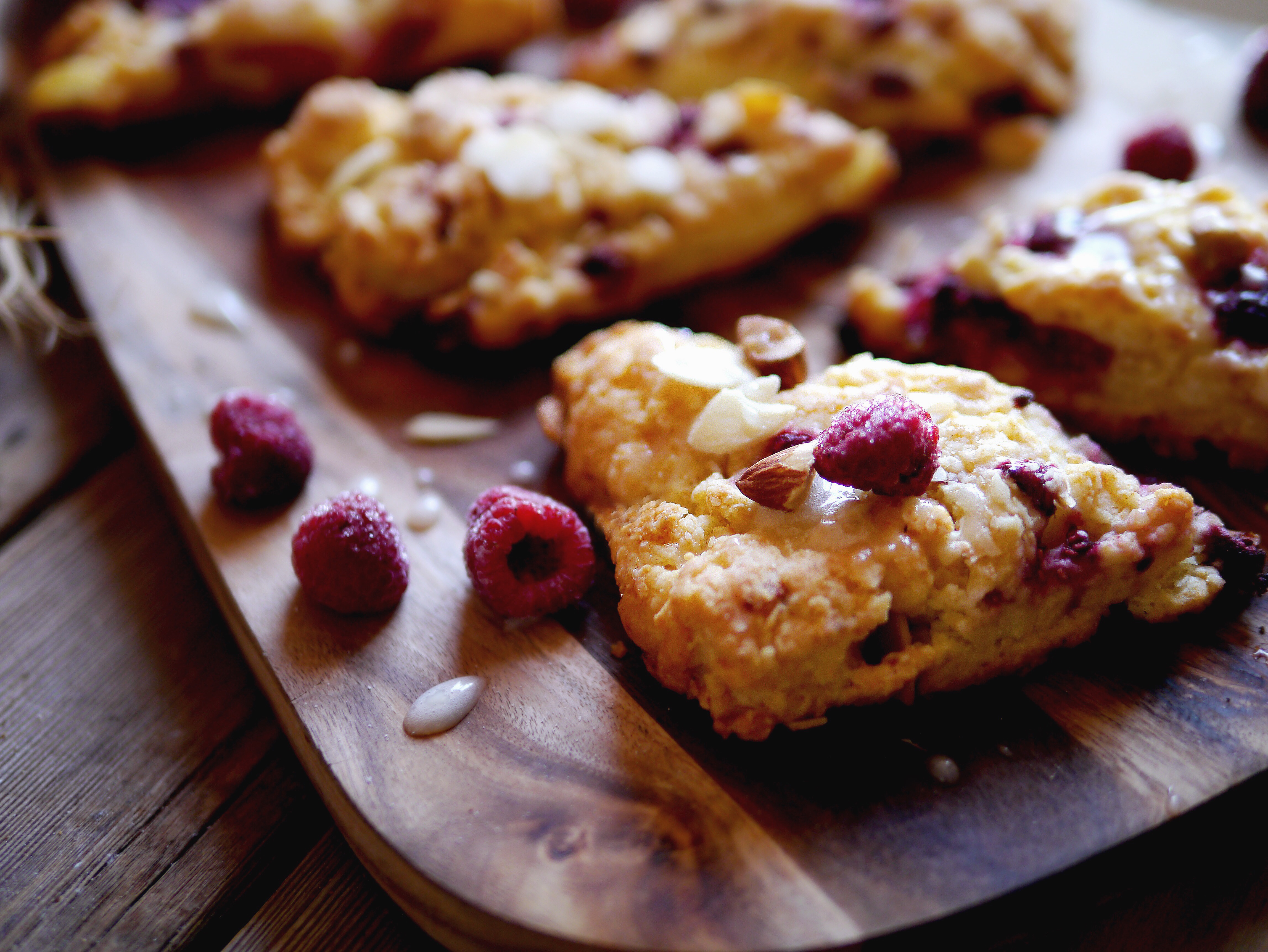 树莓杏仁司康【Raspberry Almond Scones 】