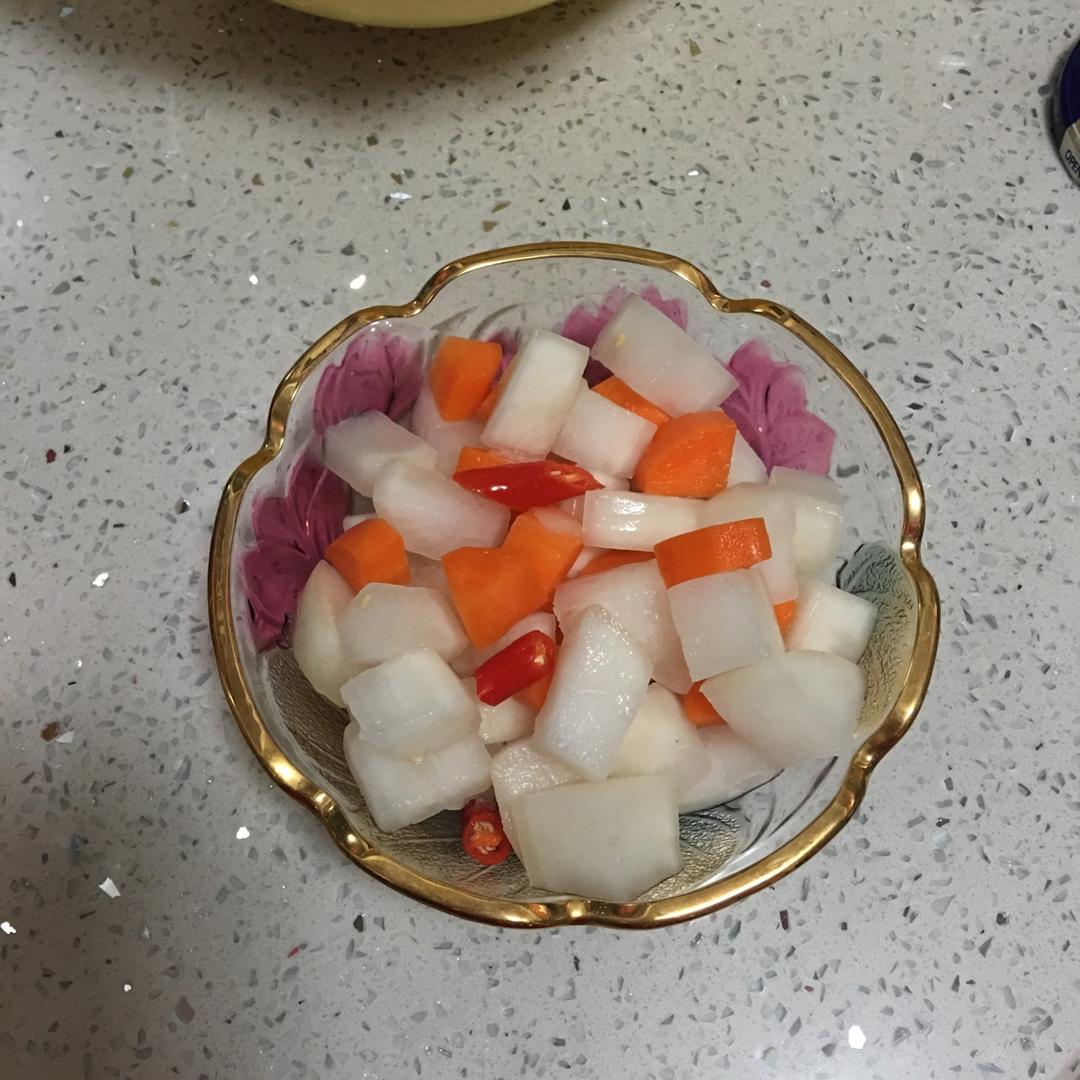 脆爽萝卜丁（开胃小菜）
