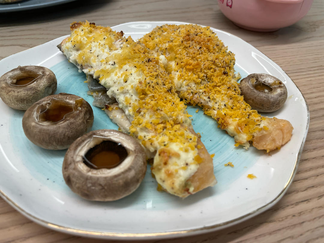 英国烹饪女王Mary Berry (玛丽.贝瑞)的帕玛森欧芹烤三文鱼