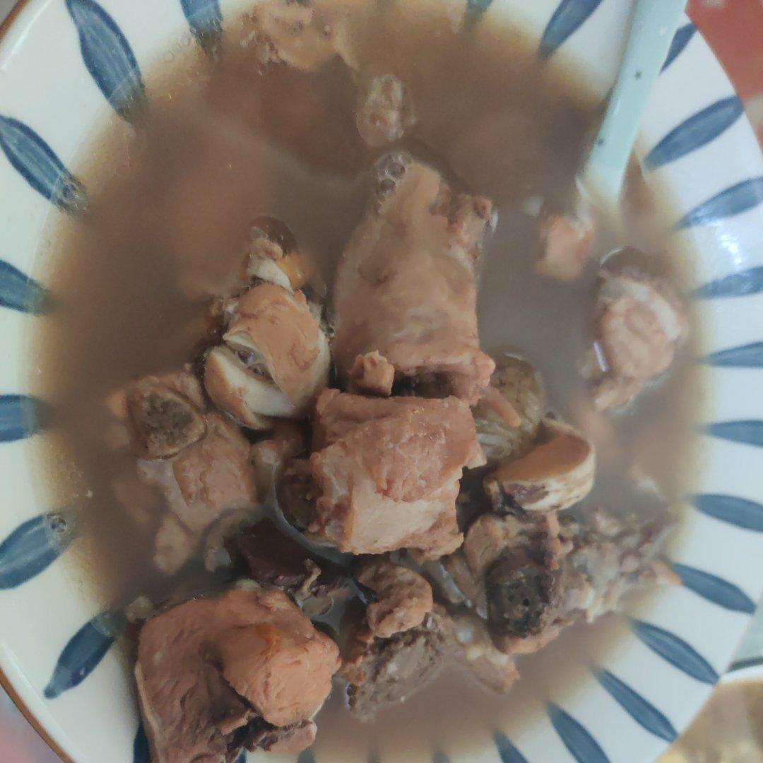 五指毛桃煲猪骨